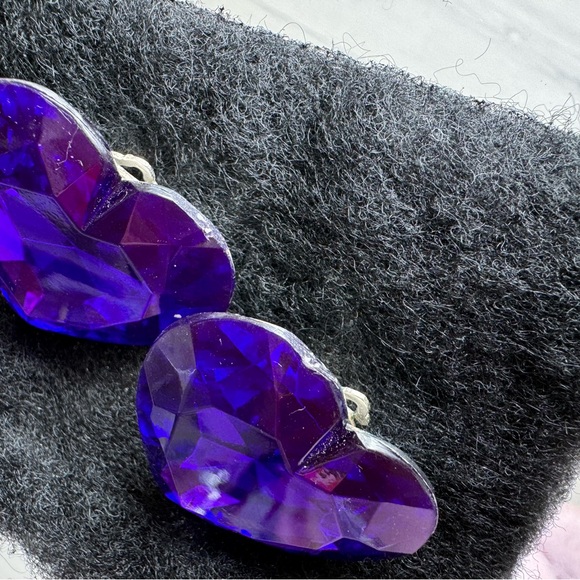 VINTAGE PURPLE HEART CLIP ON EARRINGS - Picture 7 of 7